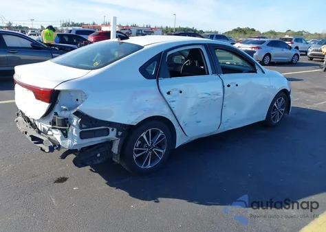 2022 Kia Forte Lxs z USA, uszkodzony, nr VIN 3KPF24AD5NE443160